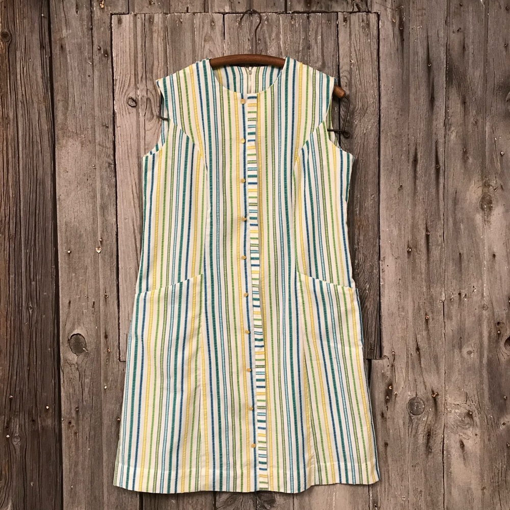 1970s Vintage House / Shift Dress - Sleeveless - Oversized Pockets!